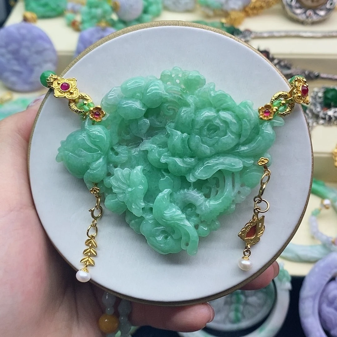 翡翠未镶嵌吊坠(赠链)