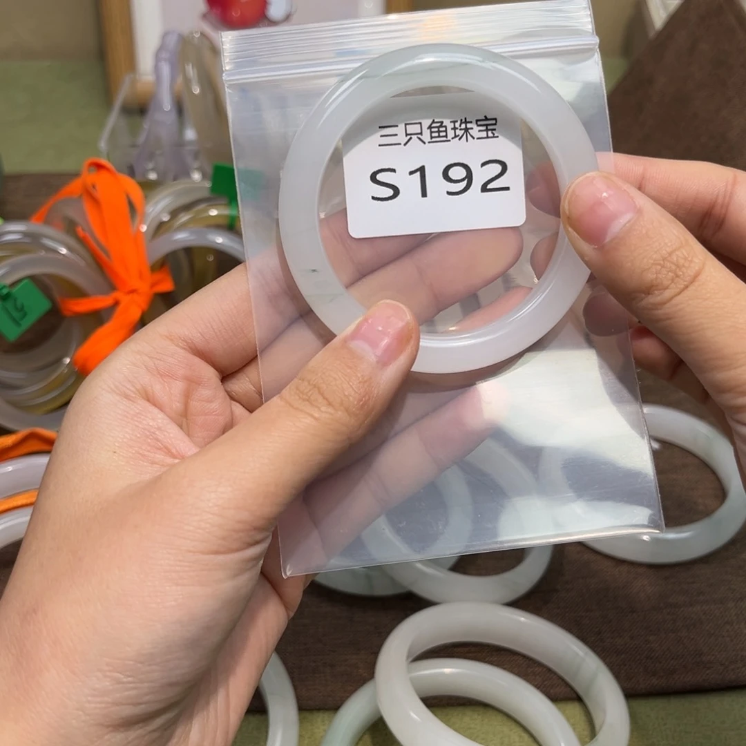 石英质玉未镶嵌手镯*️****