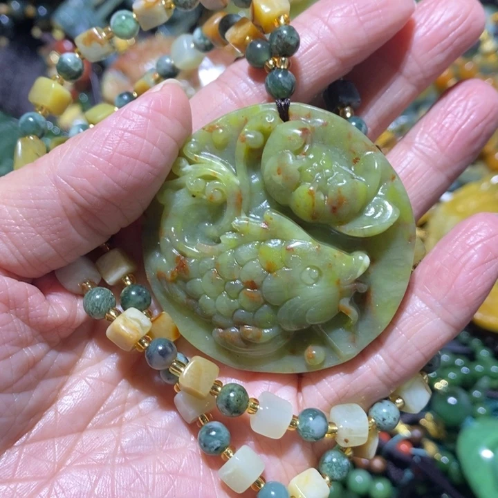 蛇纹石玉岫玉吊坠未镶嵌