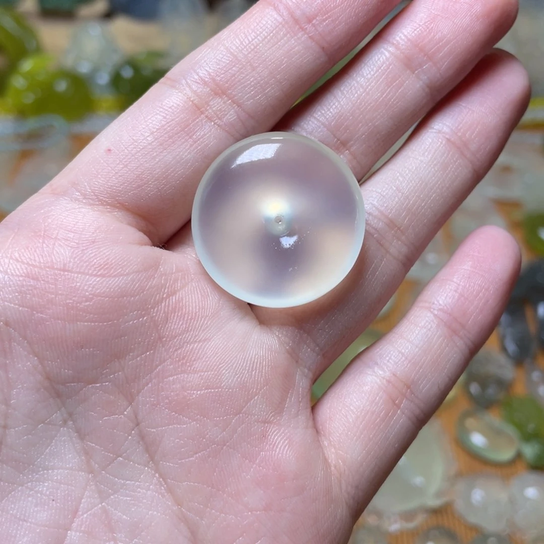 蛇纹石玉吊坠未镶嵌灵**?