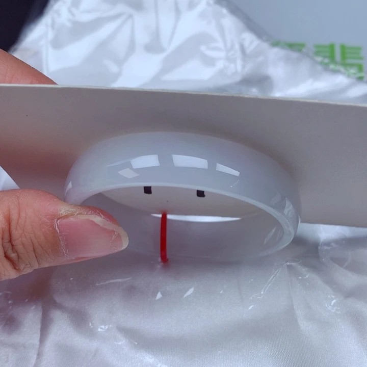 翡翠手镯未镶嵌翡翠