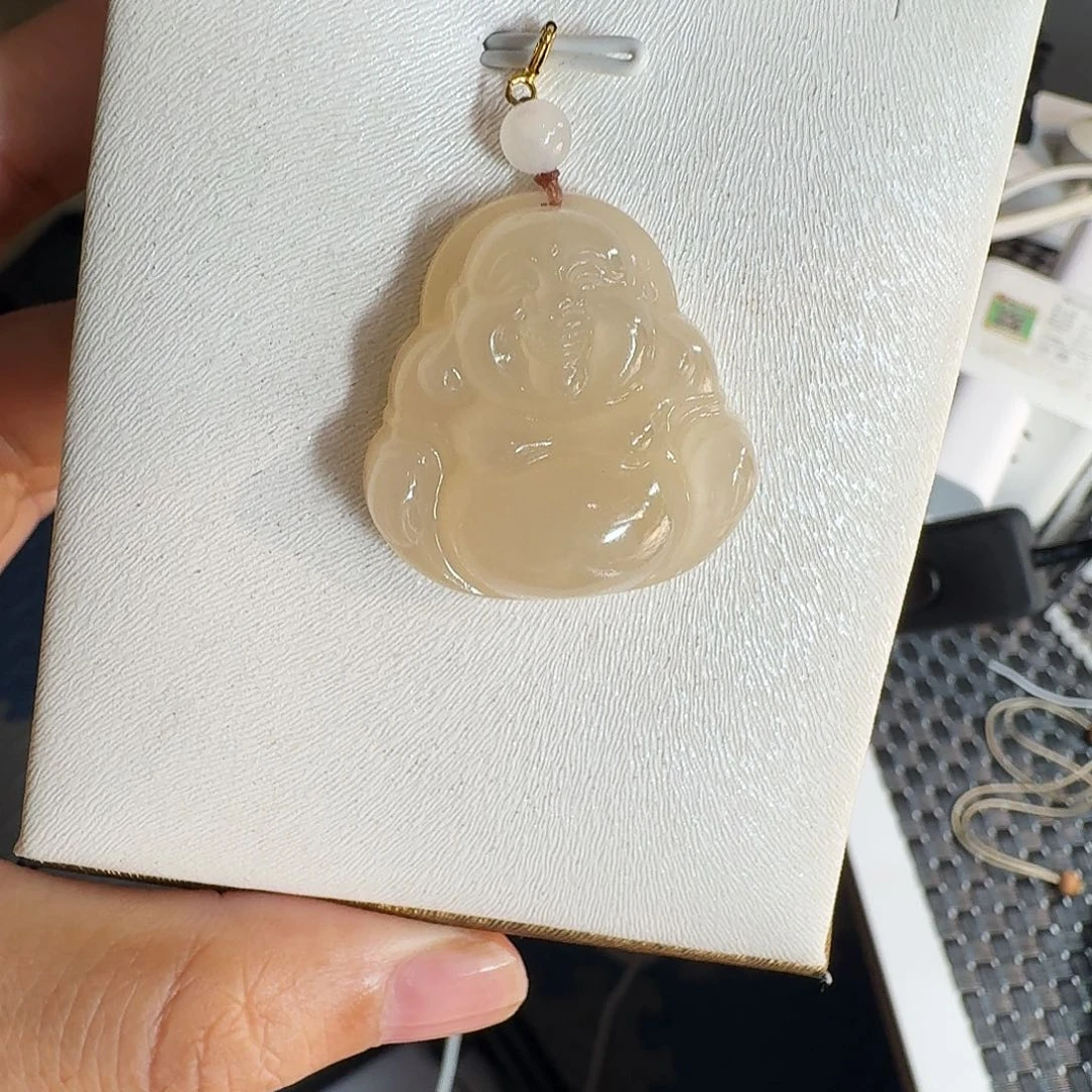 你***谁和田玉未镶嵌颈饰