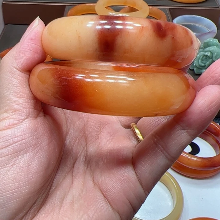 石英质玉（黄龙玉）未镶嵌手镯H***e