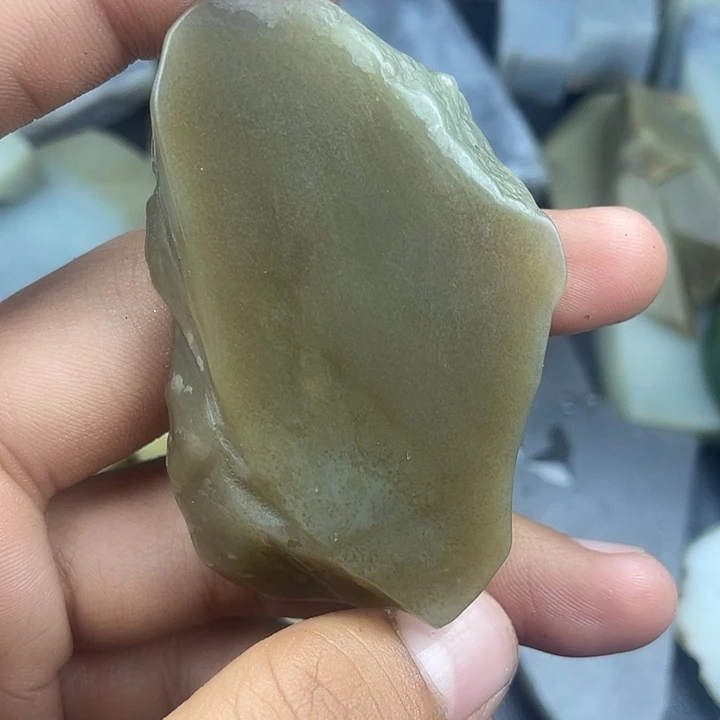 颈饰未镶嵌和田玉（糖玉）