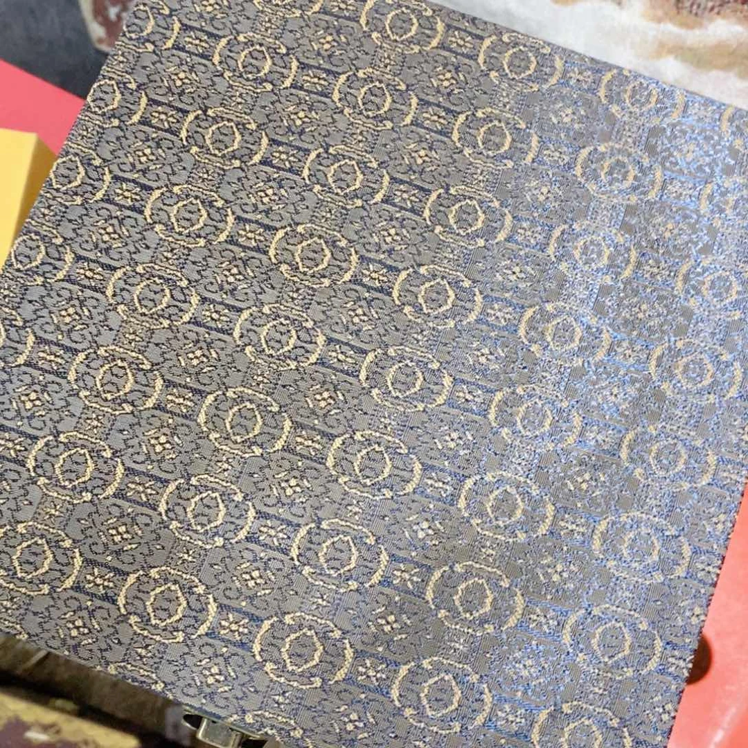 织绣摆件等各种各样不同风格