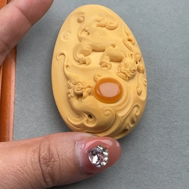 王***胖石英质玉未镶嵌龙