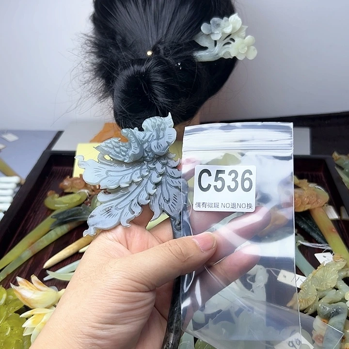 蛇纹石玉发饰合金君****）