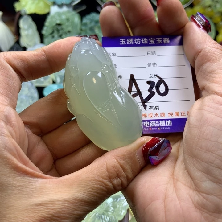 【闪购商品】蛇纹石玉颈饰未镶嵌走*