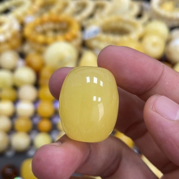 裸石蜜蜡未镶嵌20*25mm瑕疵