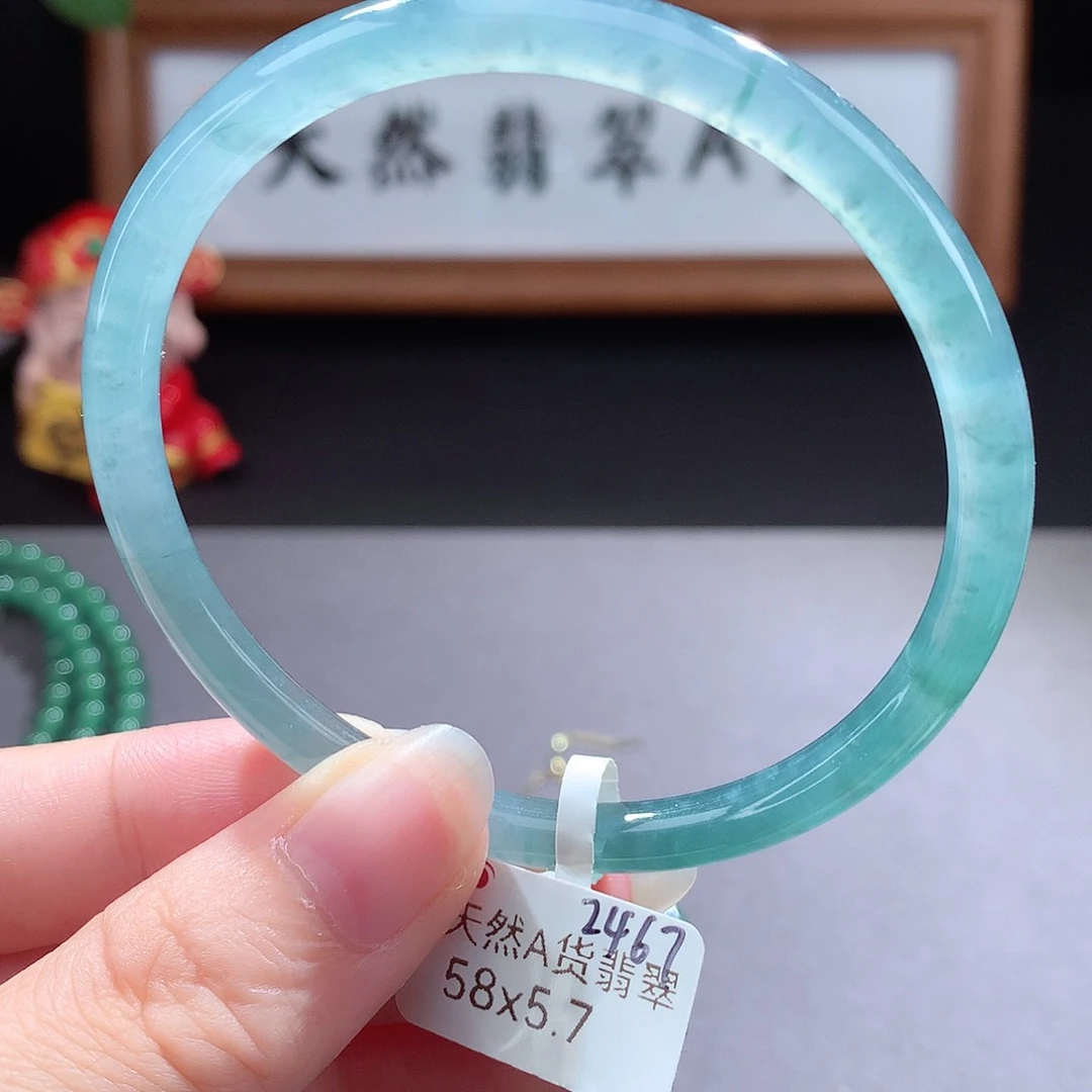 未镶嵌手镯（圆镯）翡翠
