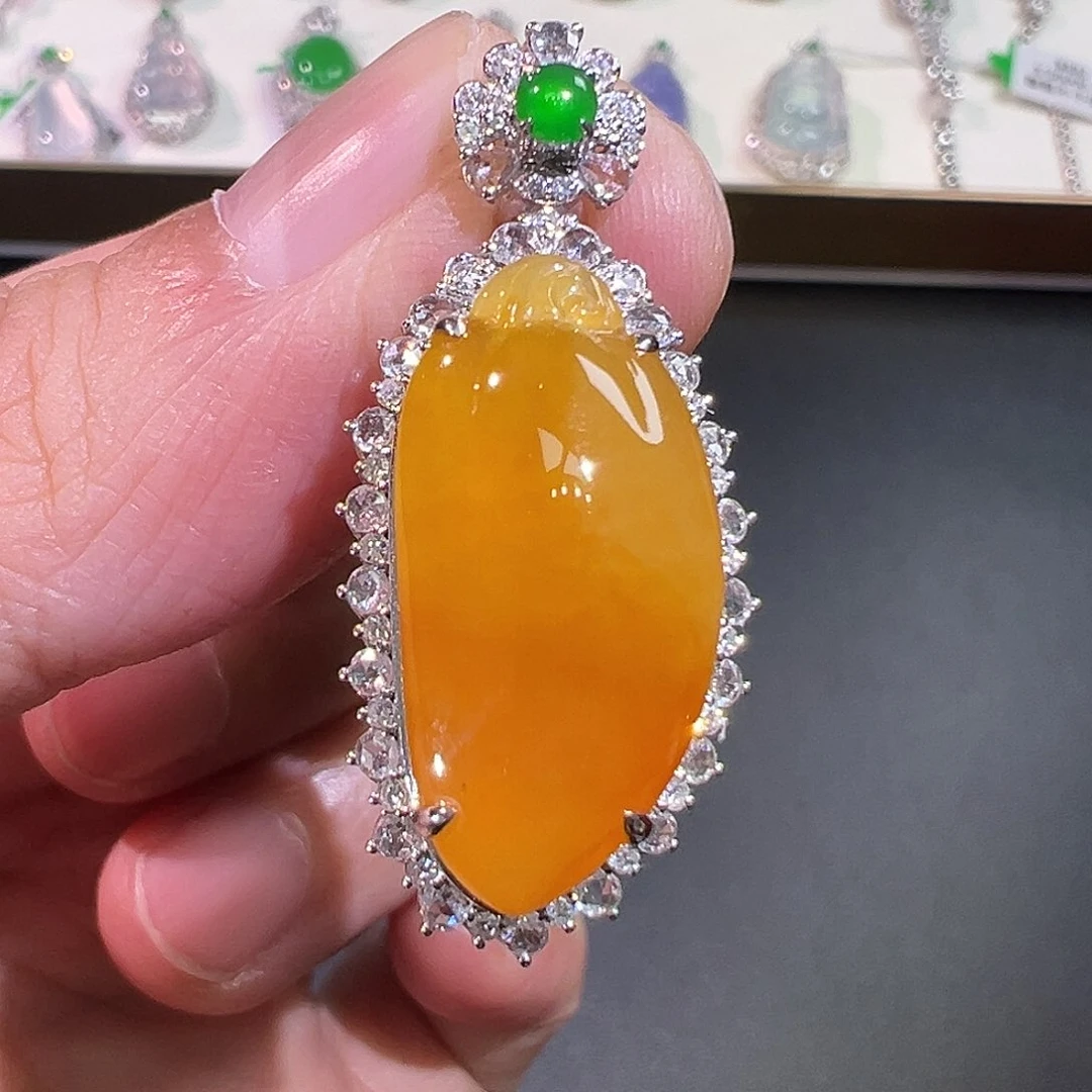 翡翠颈饰18K金镶嵌翡翠