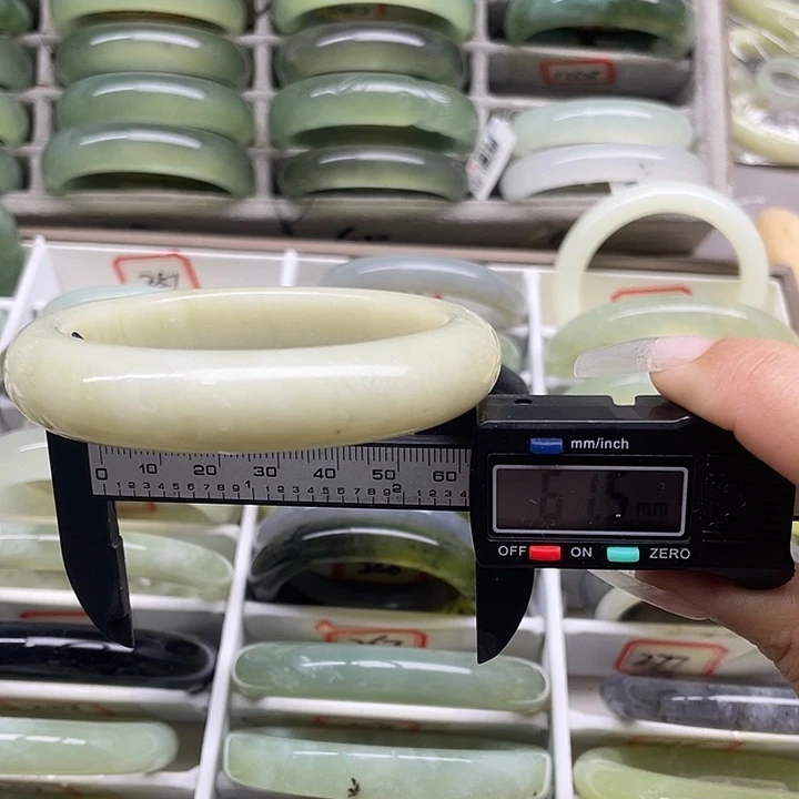 未镶嵌蛇纹石玉手镯251
