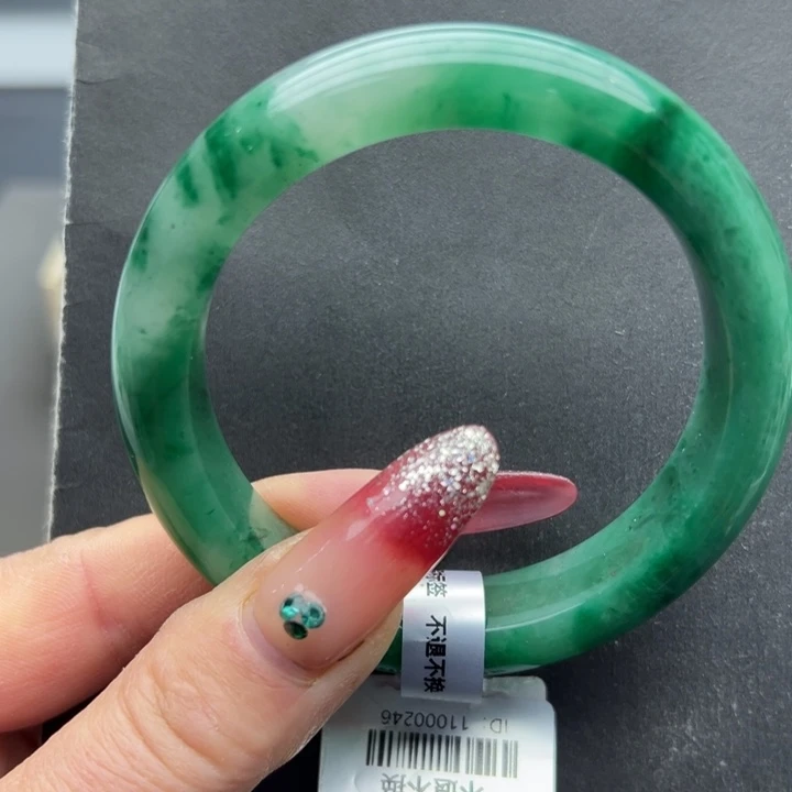 石英质玉未镶嵌手镯秀秀60