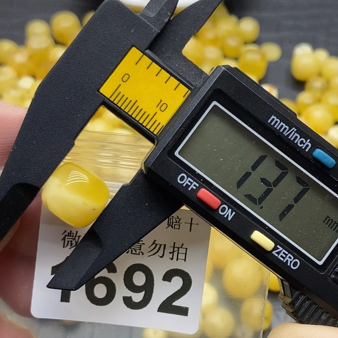 蜜蜡未镶嵌珠宝奇石1692