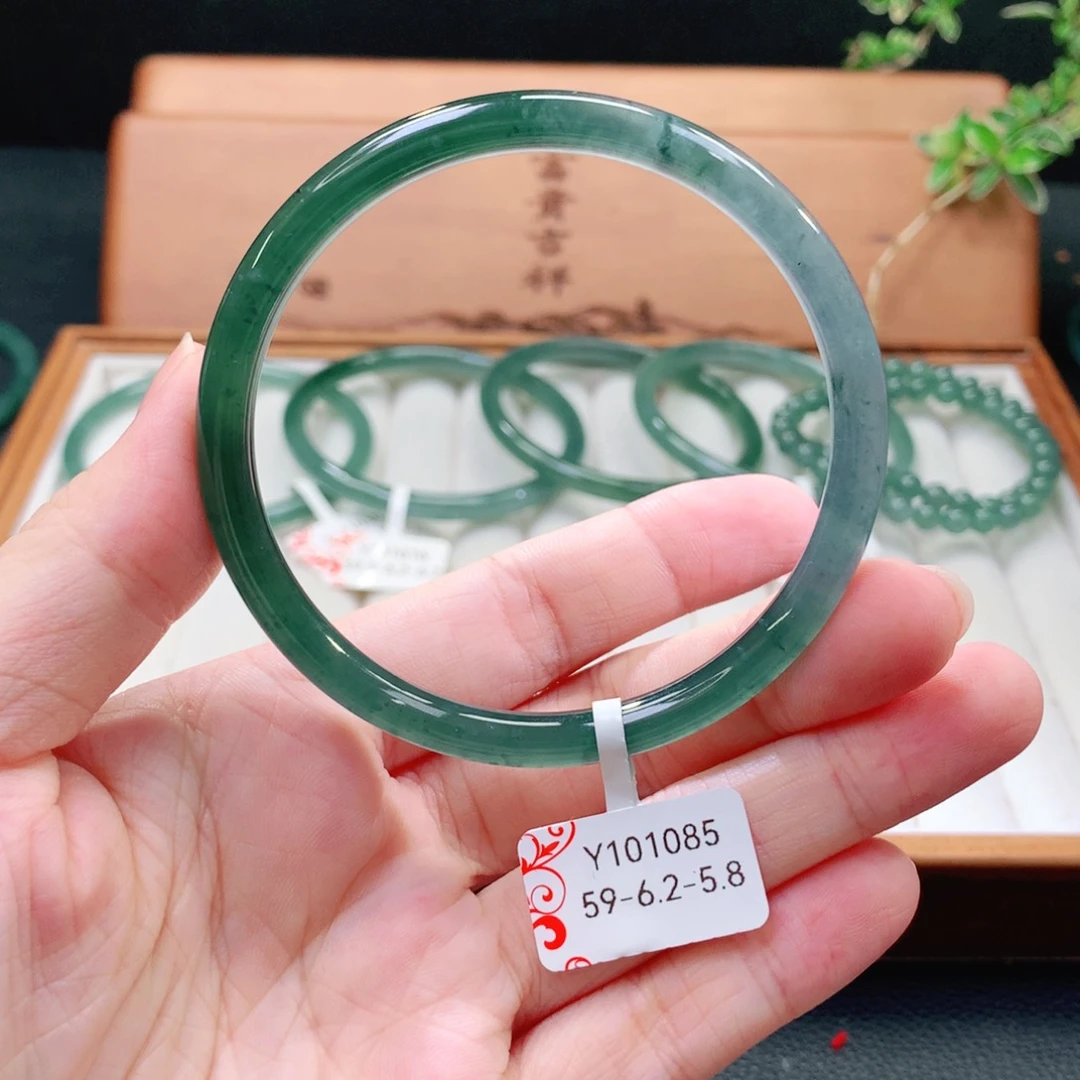 翡翠手镯（圆镯）未镶嵌