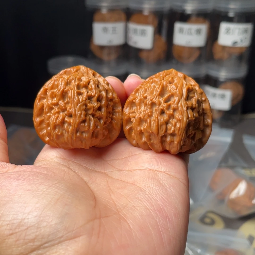 苏***磊文玩核桃吊坠42三角百