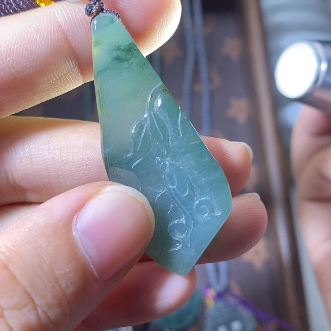 颈饰未镶嵌翡翠好