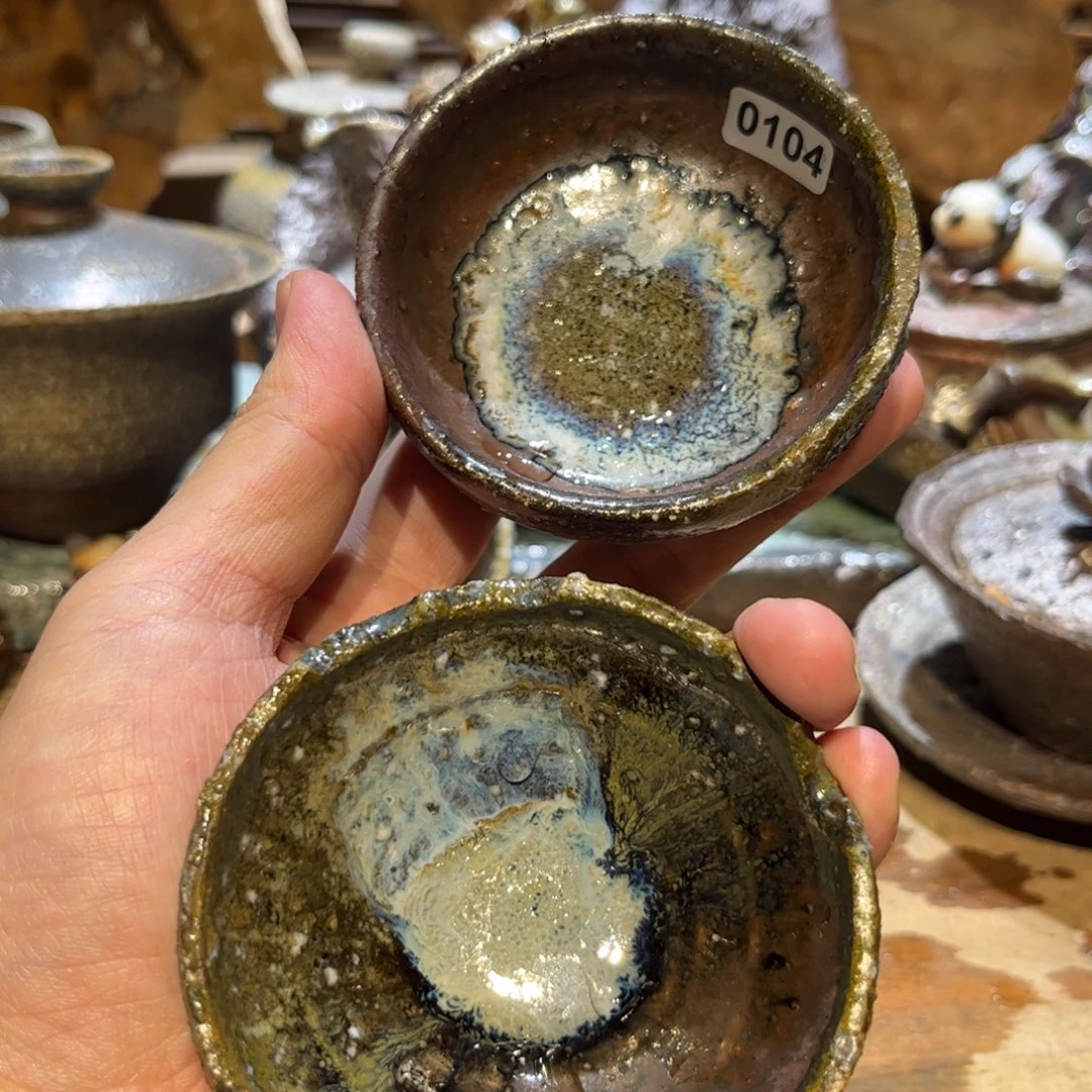 丢***星两个窑底杯。