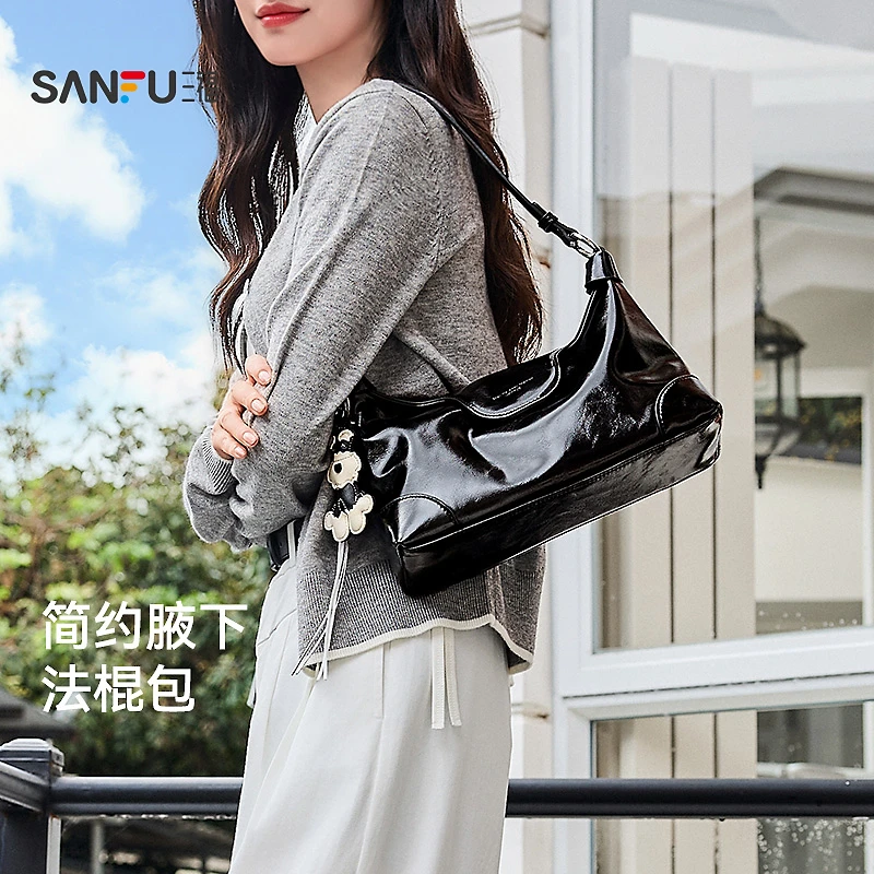 三福腋下包夏季松弛漫游韩系简约法棍包可爱挂件亮面女包500173