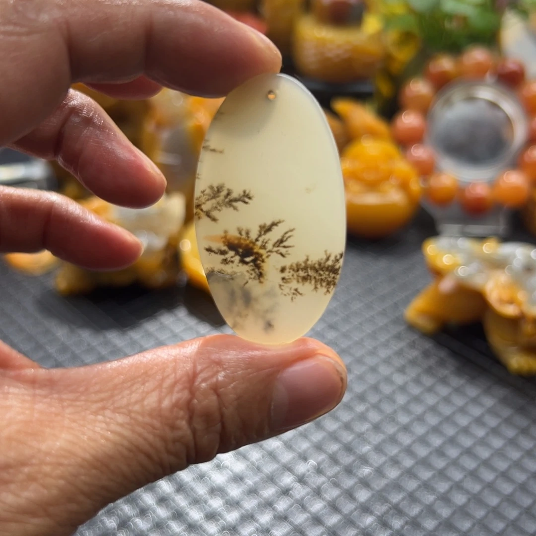 石英质玉未镶嵌颈饰