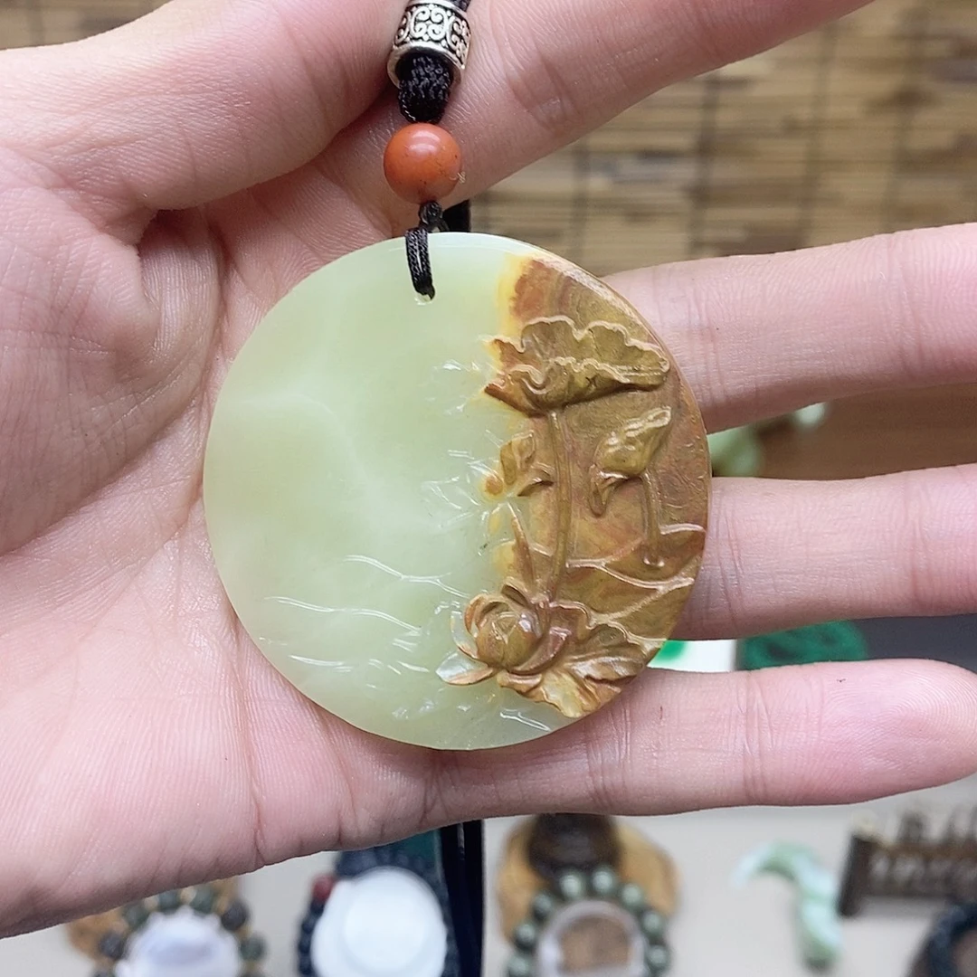 颈饰未镶嵌和田玉（糖玉）
