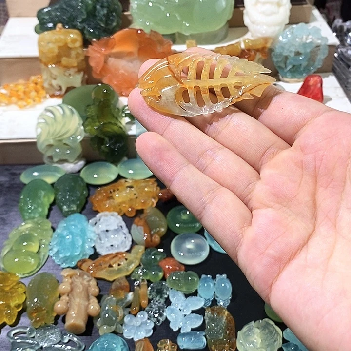 岫玉未镶嵌吊坠(赠链)