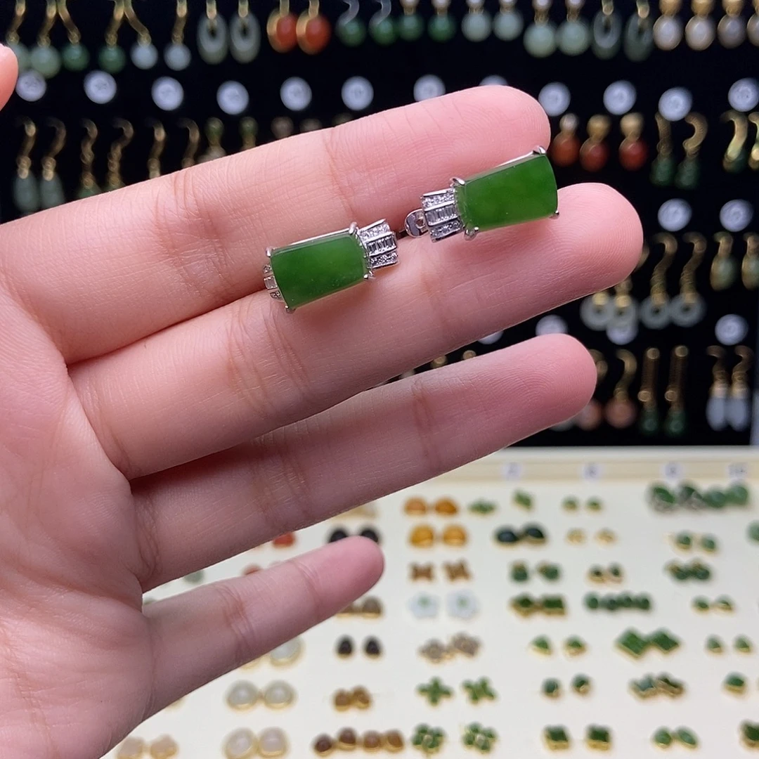 爱***衣和田玉（碧玉）银S925镶嵌耳饰