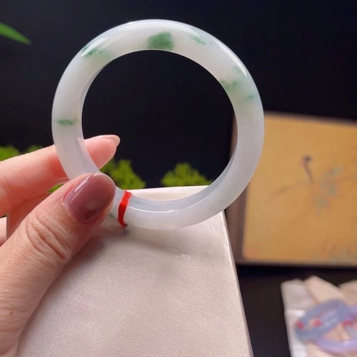 未镶嵌手镯翡翠25号53-55牛奶底飘绿花巨漏