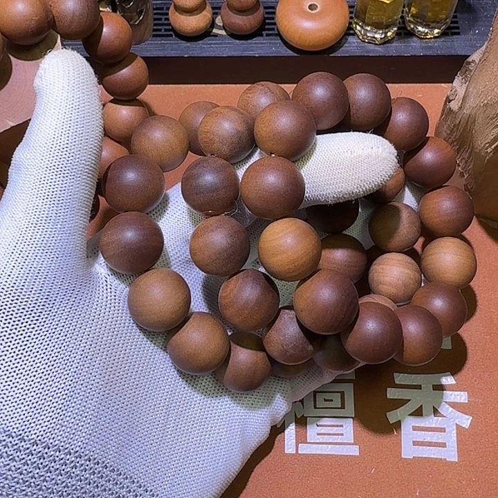 檀香木百年系列1.8×13颗微瑕疵