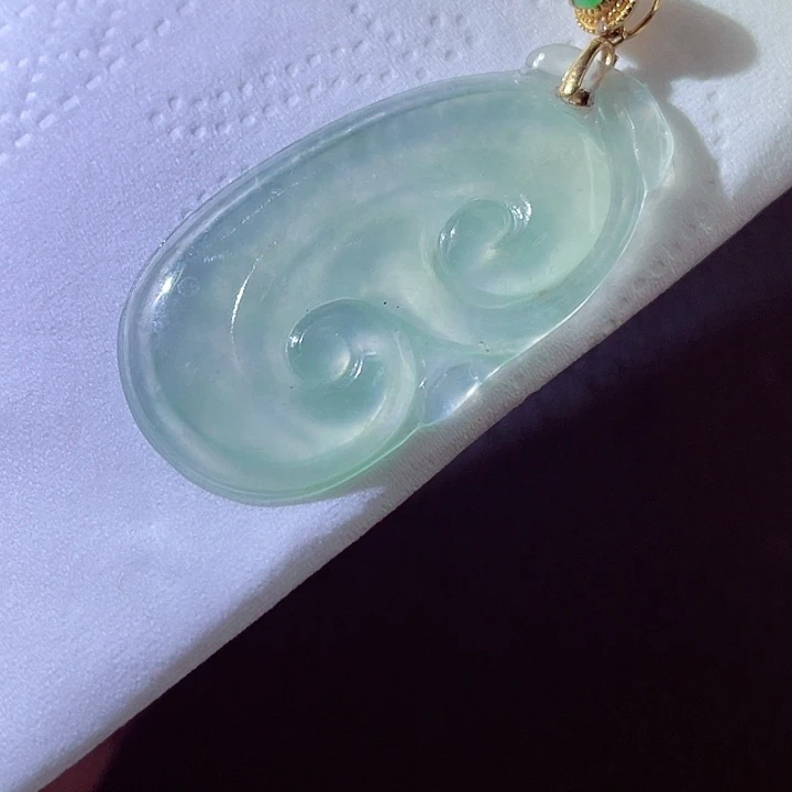 翡翠18K金镶嵌颈饰翡翠