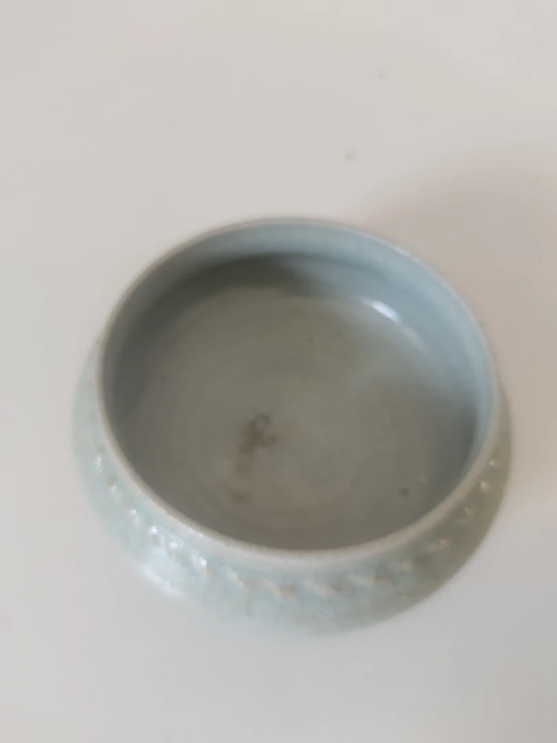 一件影青外刻纹小炉