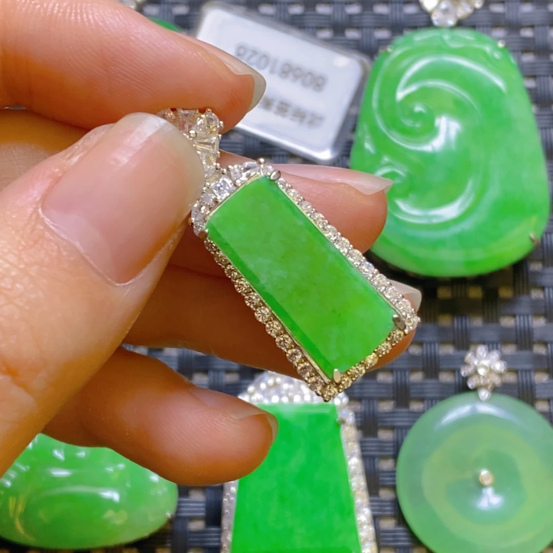 翡翠颈饰银S925镶嵌吊坠