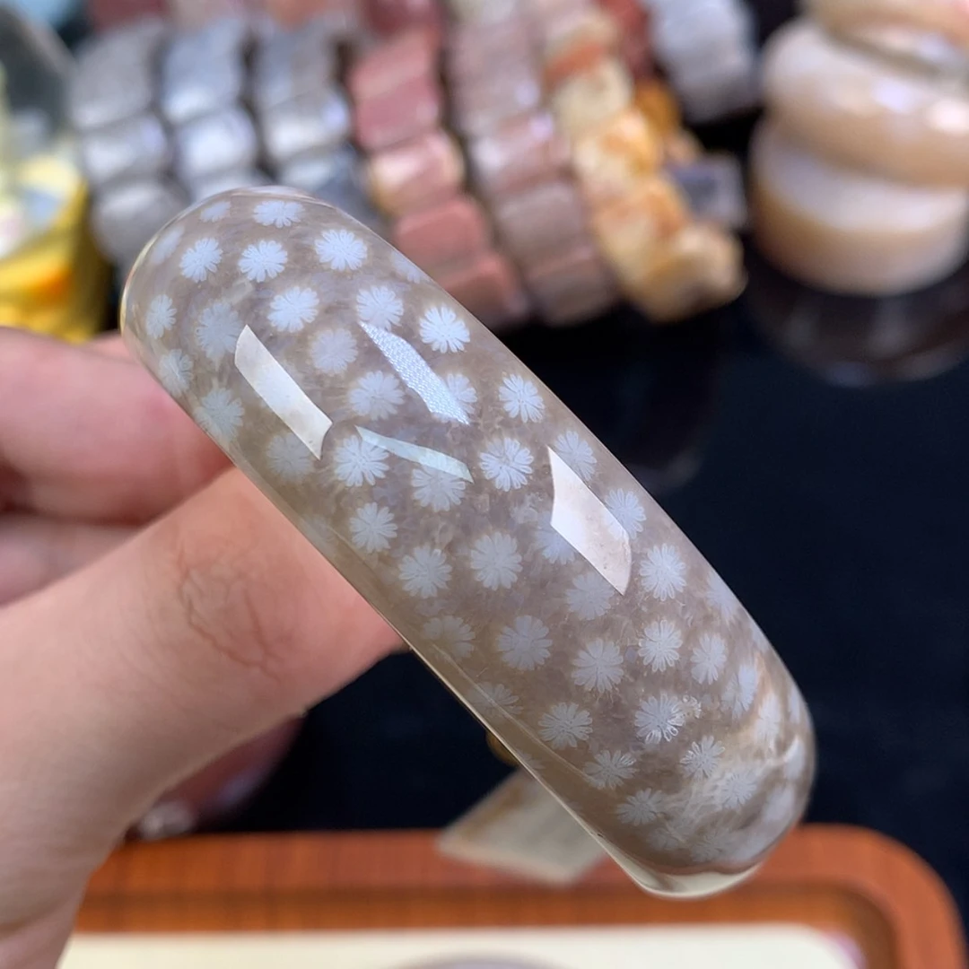 【闪购商品】颈饰未镶嵌硅化珊瑚（珊瑚玉）98号55圈黑咖色雏菊