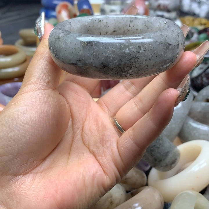 未镶嵌手镯石英质玉媚*