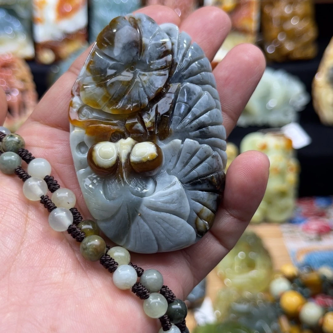 未镶嵌蛇纹石玉颈饰