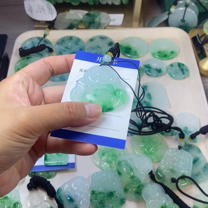 爱***惠颈饰未镶嵌翡翠佛公吊坠