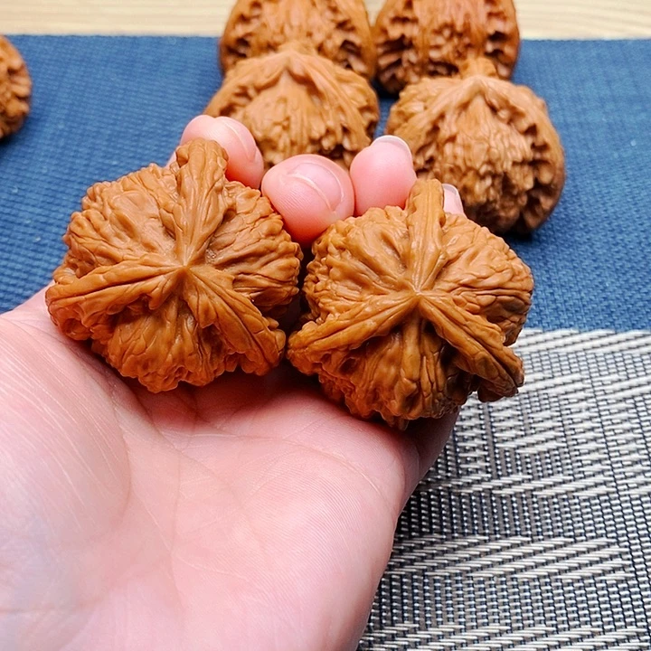 搞***队文玩核桃吊坠三棱