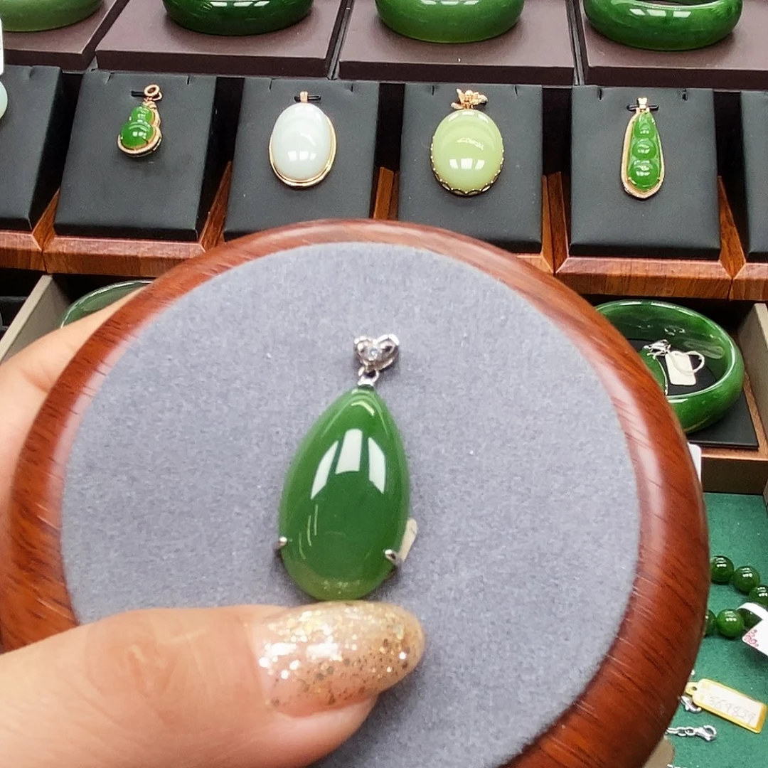 和田玉（碧玉）未镶嵌颈饰