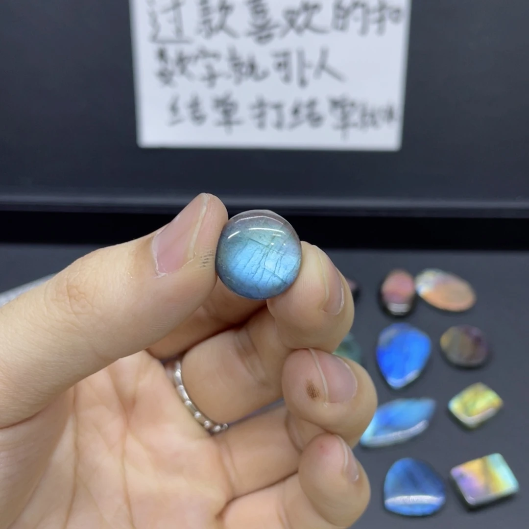 水晶不规则未镶嵌金**?