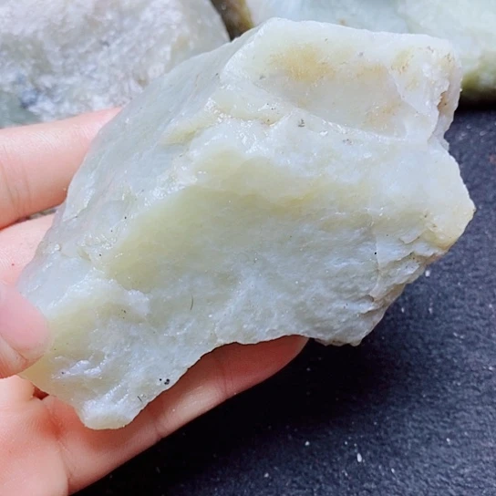 未镶嵌和田玉（糖玉）珠宝半成品