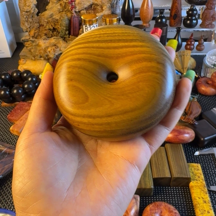 虾***心维腊木（绿檀）平安扣
