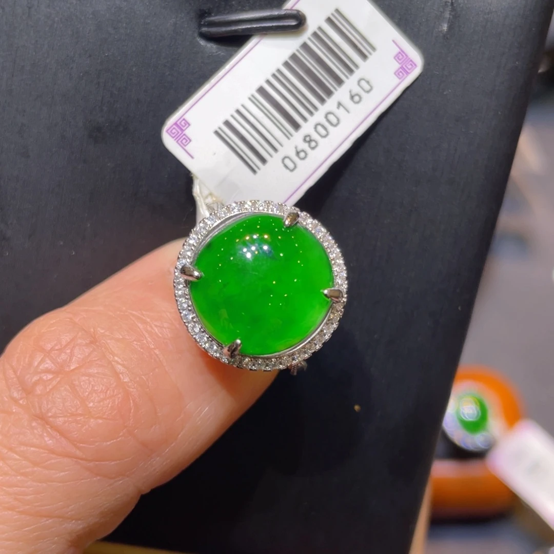 翡翠未镶嵌颈饰戒指