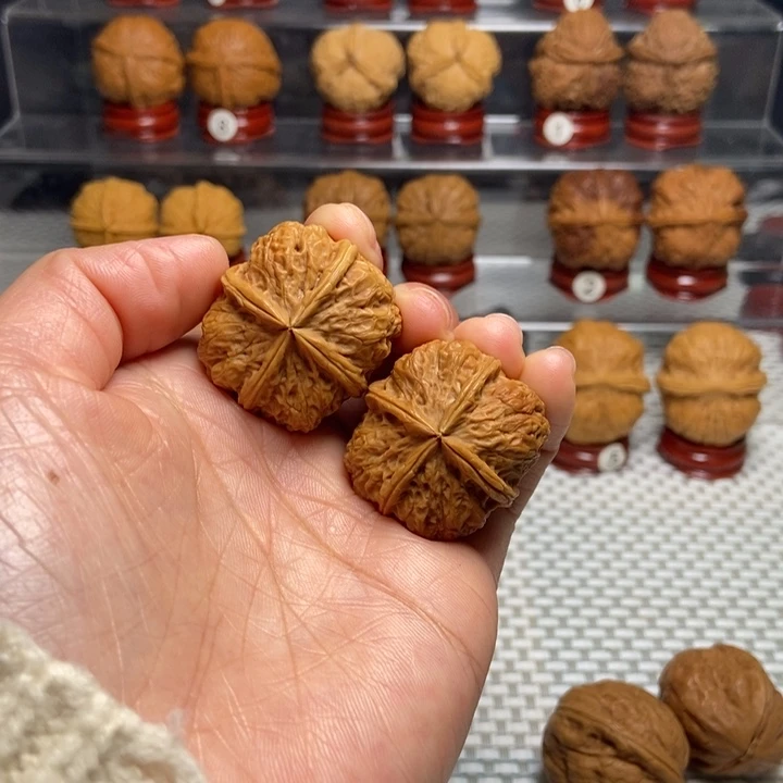 文玩核桃把件38小磐石四棱