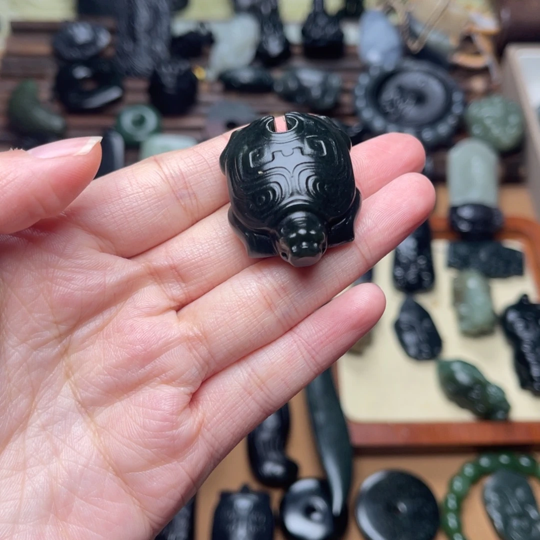 和田玉未镶嵌把件