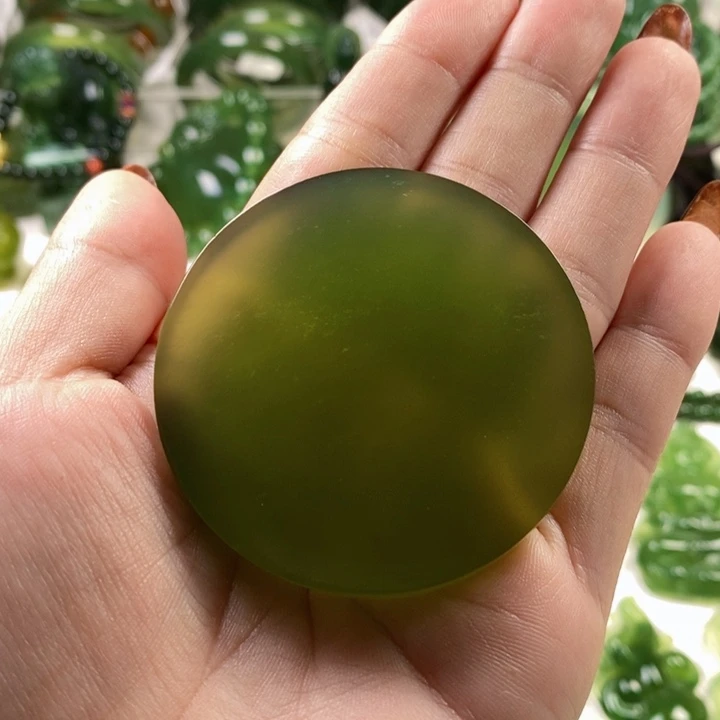 未镶嵌蛇纹石玉颈饰