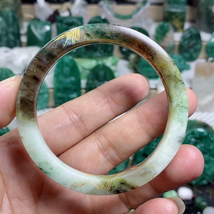 未镶嵌独山玉手镯
