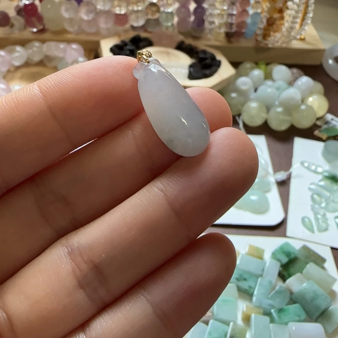 翡翠18K金镶嵌颈饰瓜瓜