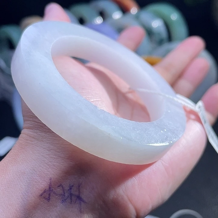 定制翡翠未镶嵌翡翠手镯