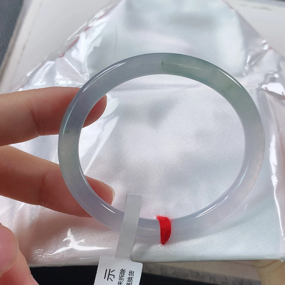 未镶嵌手镯（贵妃镯）翡翠冰透起荧光小灯泡①④⑥