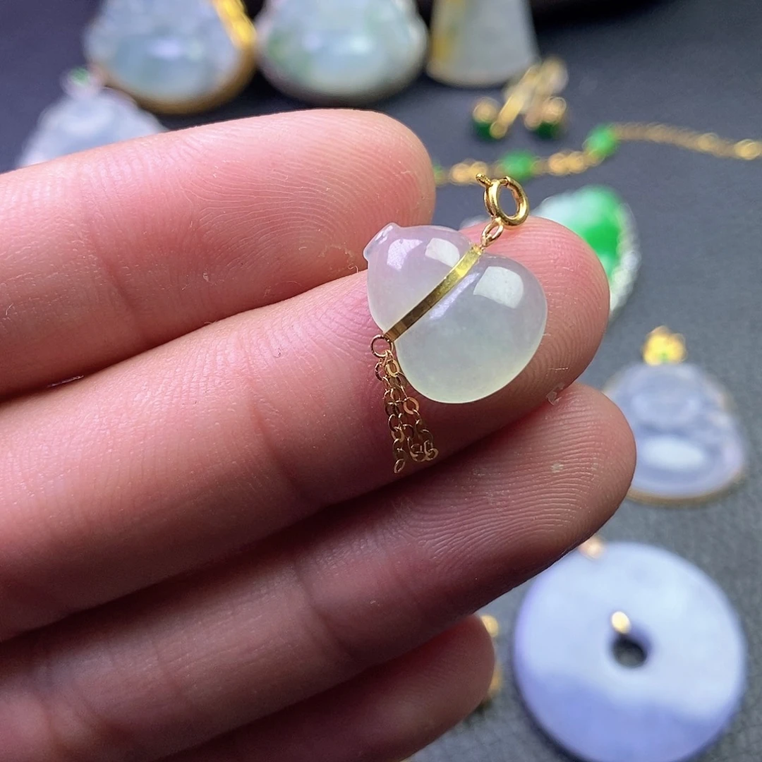 颈饰18K金镶嵌翡翠